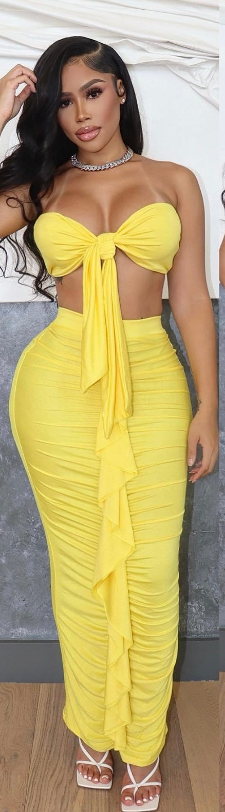 Two piece set Crop top Strapless Self tie closure High waisted skirt Elastic waistband Ruched Ruffles No closure